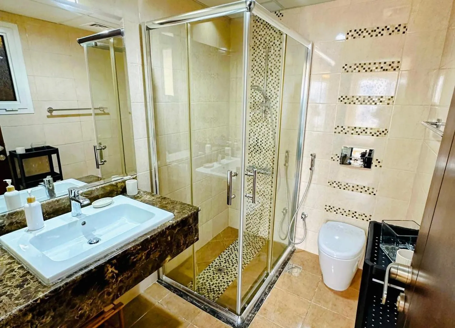 Luxury Apartment Al Khan Corniche View 2 Bd Sharjah