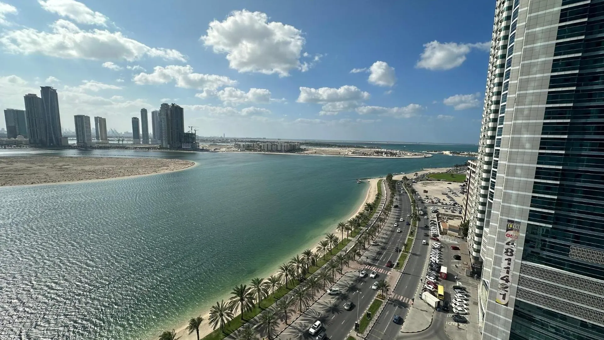 Luxury Apartment Al Khan Corniche View 2 Bd Sharjah